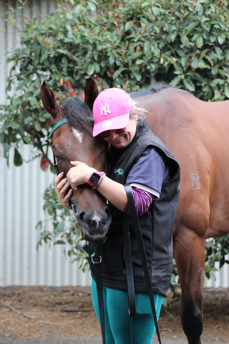 lindsayparkrace's tweet photo. The bond between Crosshaven &amp; our Flemington Vet Nurse Jana is something else 😍
Crossy isn't the cuddly type, with Jana being the exception to the rule. Mates since his 1st day on the yard, Jana has been with Crossy every step of his career pictured at his debut win in 2020🥇 https://t.co/ICu6QywPNP
