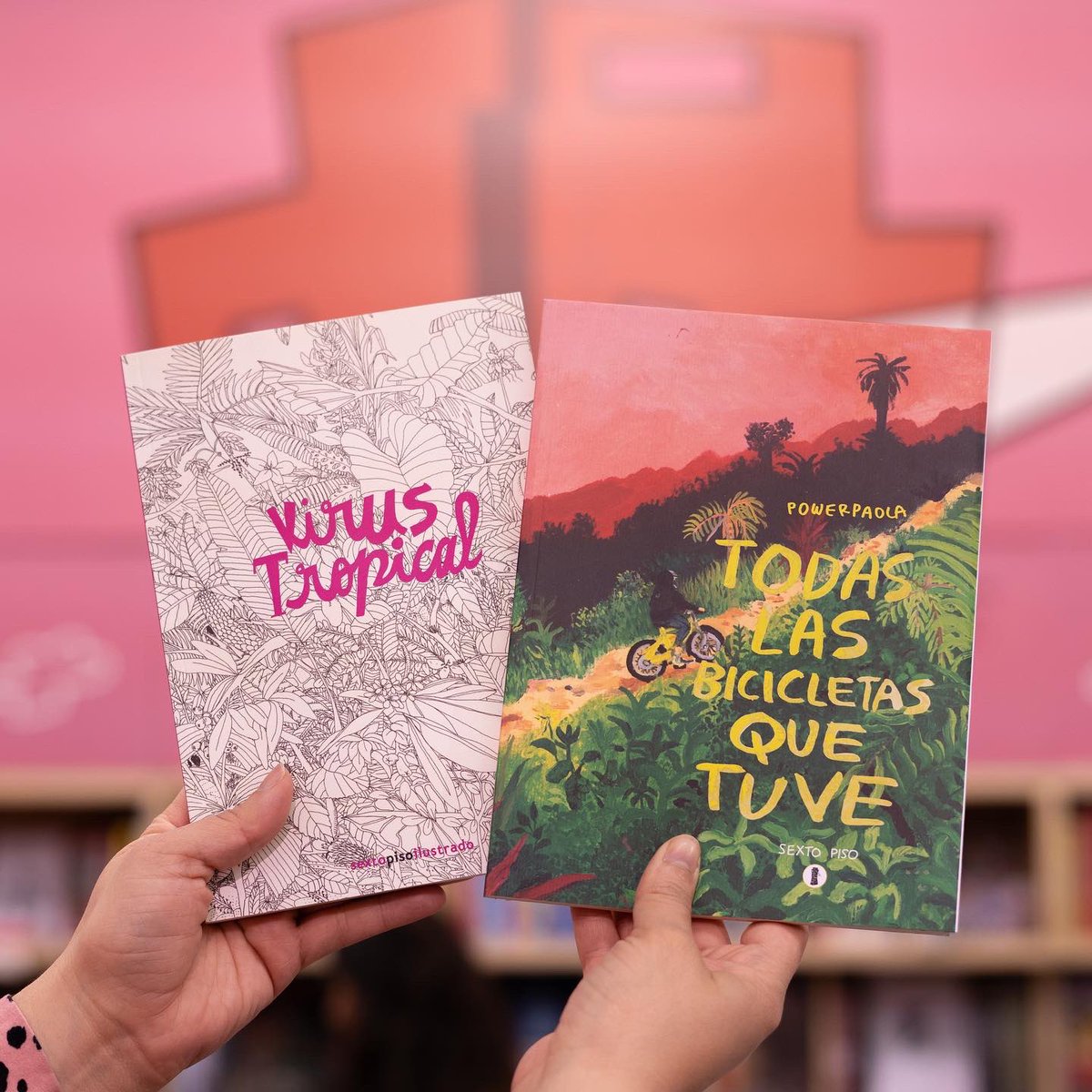 EdSextoPiso's tweet photo. 💗✨ Este año contamos con las ilustraciones de la fabulosa @powerpaola, así que si les encantó nuestro stand es por su increíble talento 🥰 ¡Gracias!
Además, pueden encontrar sus libros con nosotrxs 🤍.
#FILGuadalajara2023 #EditorialSextoPiso #SPDistribuciones #SomosLectores https://t.co/coXMw2AKRM