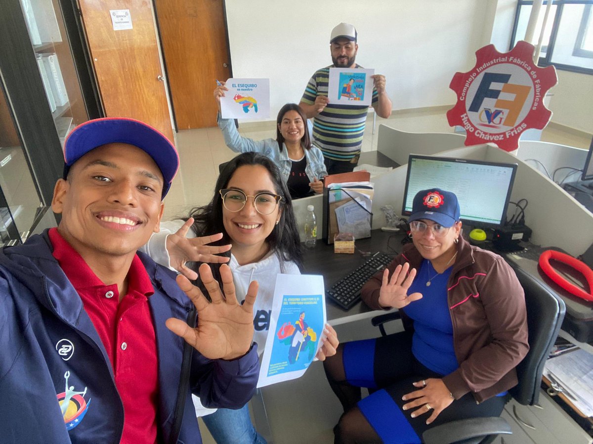 CVG_Oficial's tweet image. Las autoridades de la Junta Interventora de la CVG, así como los pdtes. y trabajadores de las empresas del Holding ejercieron su derecho al voto con espíritu de unión nacional, con un solo color, una sola bandera y amor por nuestra Venezuela, en defensa de nuestro territorio.