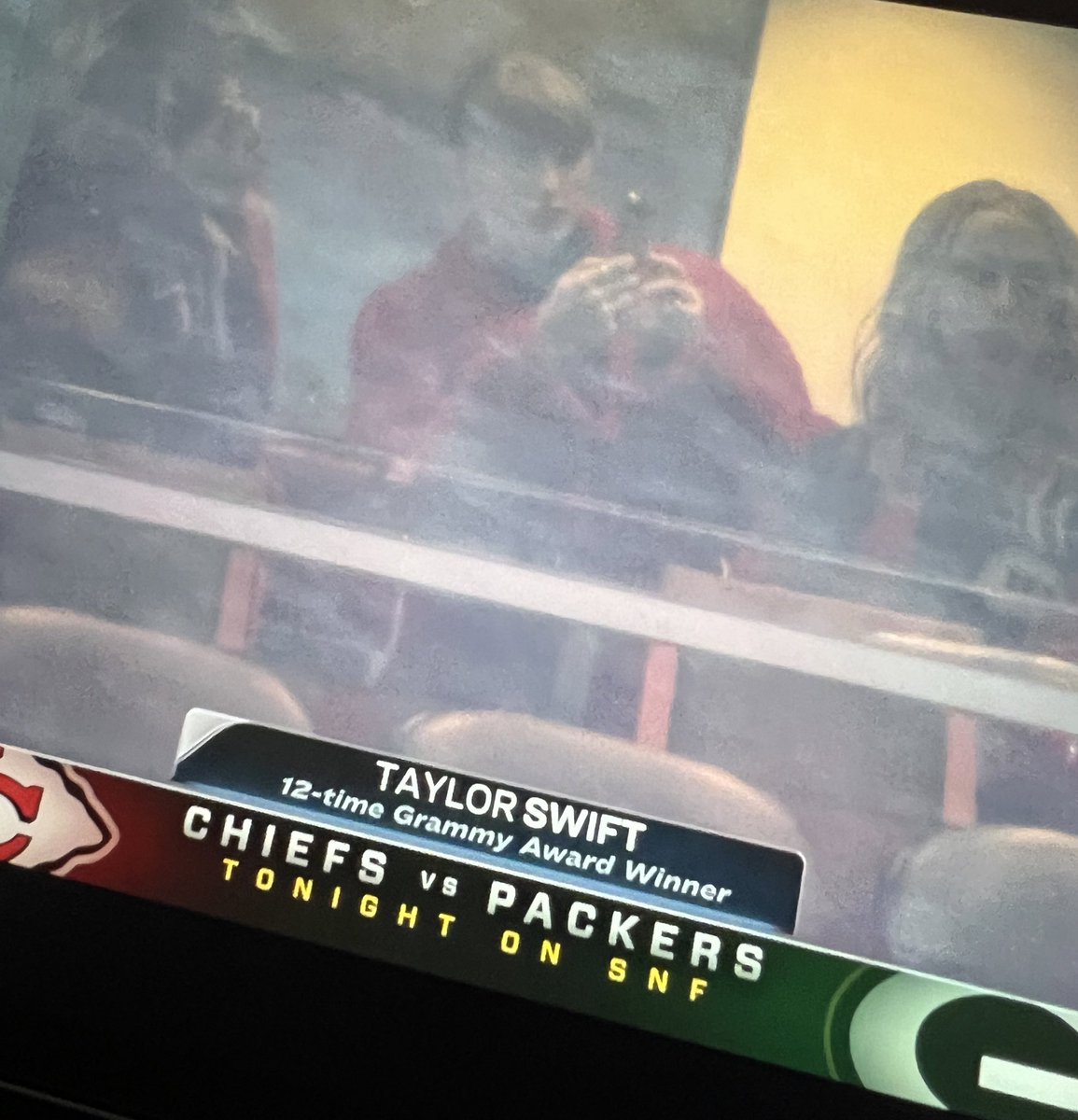 TheSwiftSociety's tweet photo. 📷| Taylor Swift at the game tonight! https://t.co/IHoZinCMri