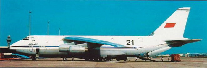 Russia's tweet photo. ๐ #OTD in 1990, Soviet long-range transport aircraft #An124 completed its historic aerial circumnavigation.
#StatsAndFacts
โ๏ธ Flight took 72+ hours
โ๏ธ Distance: 50,000+ km
โ๏ธ Flyby at North & South poles, over Africa, Australia, South America & Europe
โ๏ธ Set 7 world records https://t.co/XCIx8eiuY4