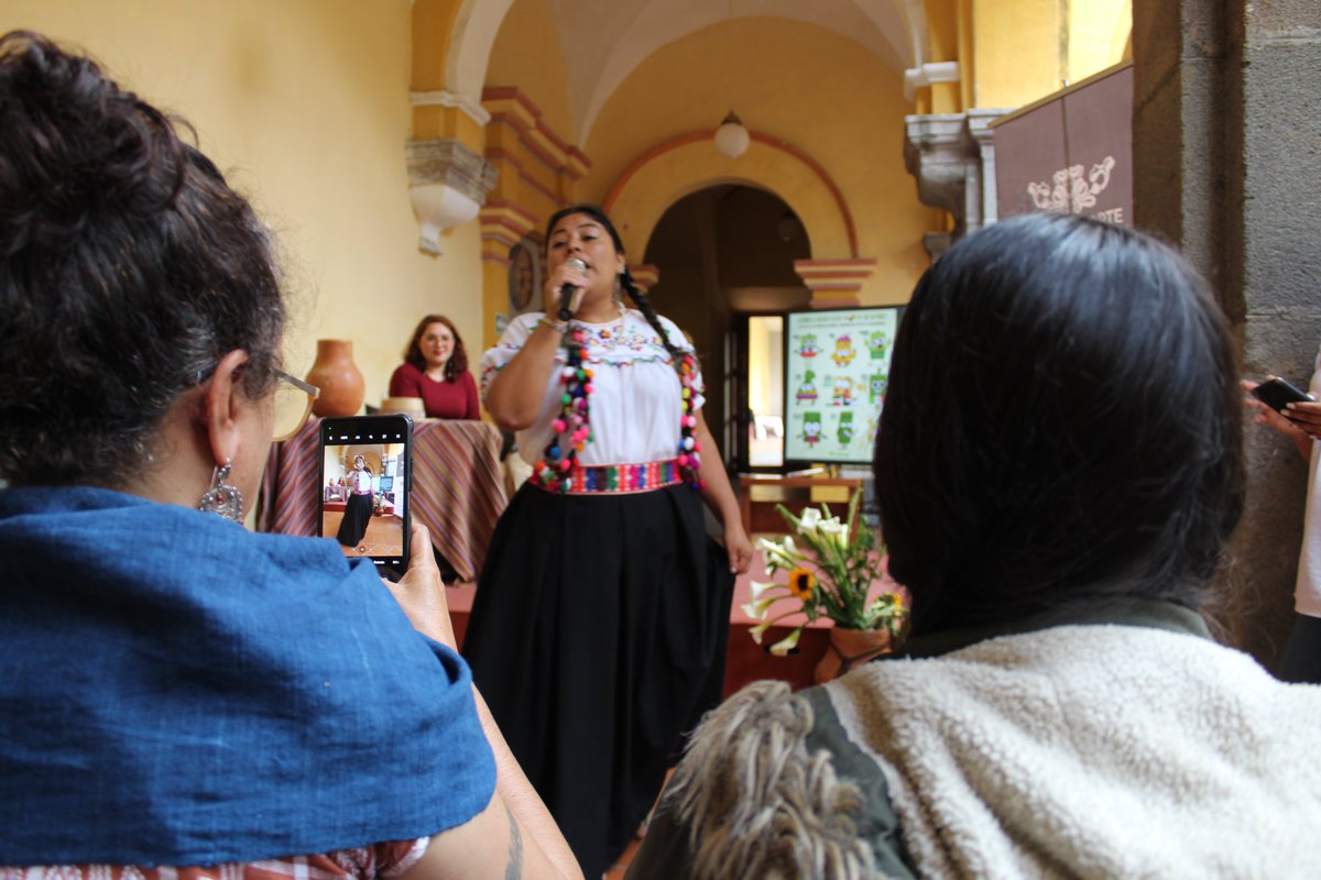 MAEVorizaba's tweet photo. Con un repertorio en lengua náhuatl se presentó en el #MAEV el Coro Metzonalli actividad de la séptima edición del Festival de Artes Textiles de Zongolica FRAT 2023 que hoy concluye sus actividades en Orizaba https://t.co/8Jqorws2kA