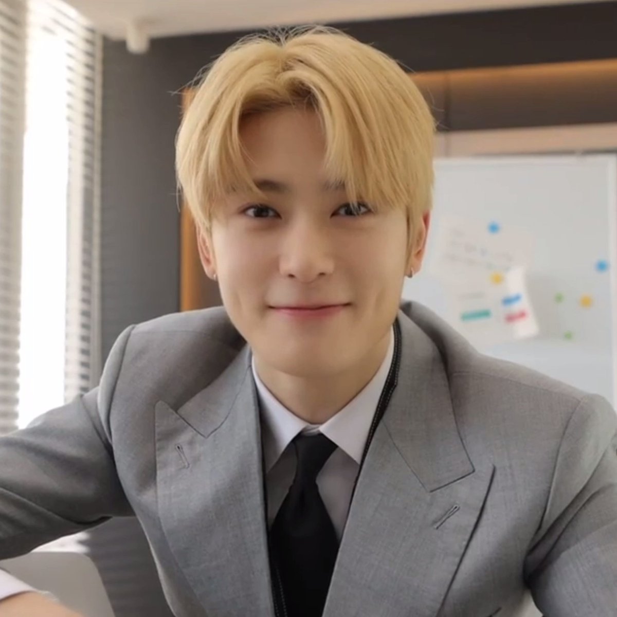 aquariusjjh's tweet photo. 🍑 : 내 발표 어땠어? ｡◠‿◠｡

#MondayMotivation https://t.co/dl4BuymGvq
