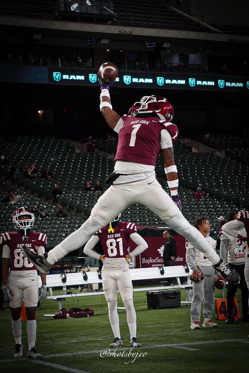 10-0 District Champs
(School Record)
12-1 Bi-District &amp; Area champs
 (School record) 
<a href="/rohawksfootball/">Red Oak Hawks Football</a> 

70 Catches | 1251 Yards | 14 Touchdowns

Thank you <a href="/MRcoachP/">Jake Pierson</a> for trusting me this season

hudl.com/v/2LkSHf

<a href="/DemetricDWarren/">Demetric D. Warren</a> <a href="/ErikRichardsUSA/">Erik Richards</a> <a href="/MikeRoach247/">Mike Roach</a> <a href="/adamgorney/">Adam Gorney</a>
