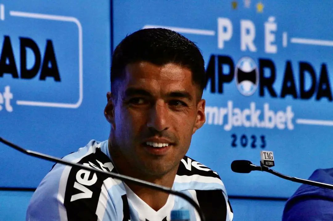 blitztricolor's tweet photo. "Aonde eu estiver, sempre direi: serei um gremista a mais, torcendo pelo Grêmio"

- Suárez https://t.co/2ZKF2nGblq