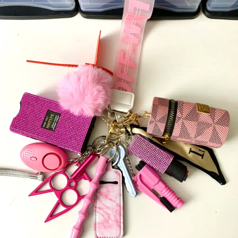 FashionsTrend24's tweet image. Trendy Self Defense Keychains With Buket Bag-12pcs, With Eye-catching Designs And Sturdy Construction, These Keychains Are Both Fashionable And Functional. Shop at 👇
 bit.ly/4a7bTfK 🩷

#smallbusiness #selfdefensekeychain #safetykeychain #keychain #smallbusinessowner