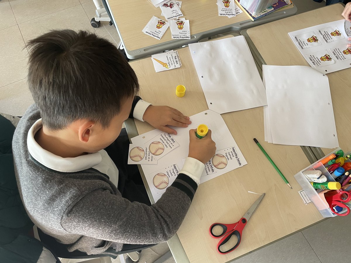 davidmrive's tweet image. Puzzles are a great way to reinforce concepts and organization in Literacy. Today: how do writers summarize a nonfiction text? 📖 📚 @SJA_Jeju