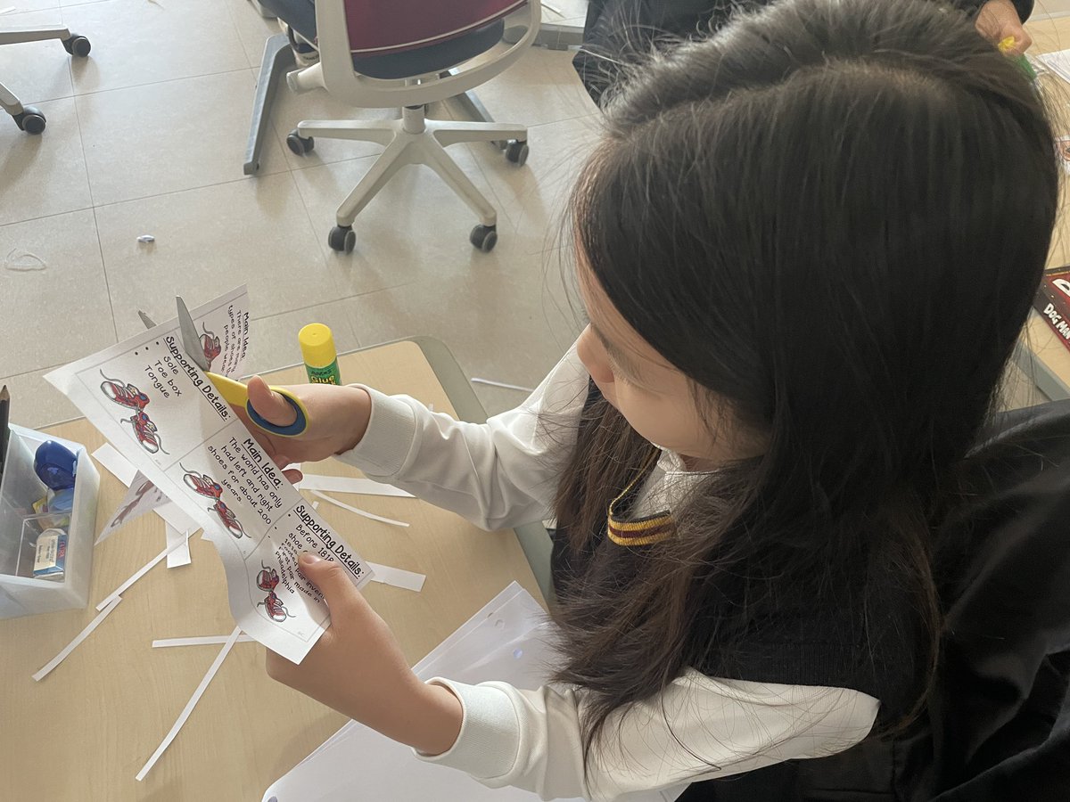 davidmrive's tweet image. Puzzles are a great way to reinforce concepts and organization in Literacy. Today: how do writers summarize a nonfiction text? 📖 📚 @SJA_Jeju