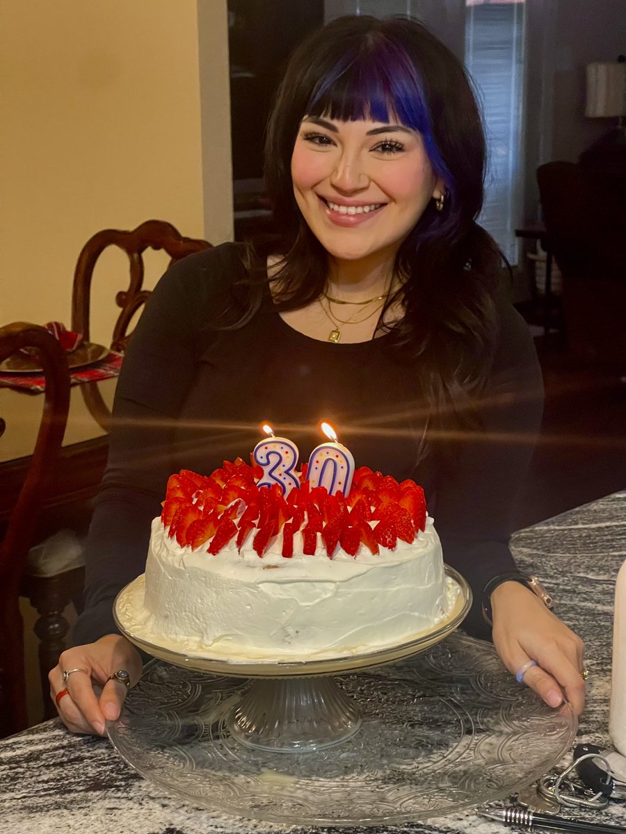 CharlyyBitMe's tweet photo. I’m so happy I didn’t get the birthday blues this year. ✨30, flirty and thriving ✨ https://t.co/Og0QKlSiCQ