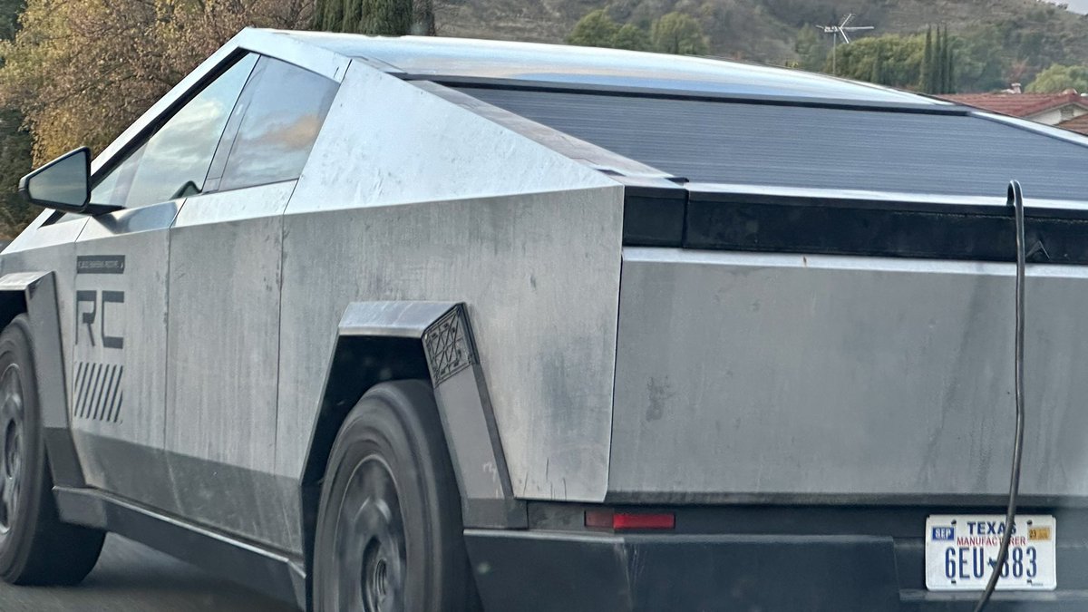 dulcenea's tweet photo. Saw a #cybertruck in the wild today. It looked…not great. https://t.co/tx7bh3amFh