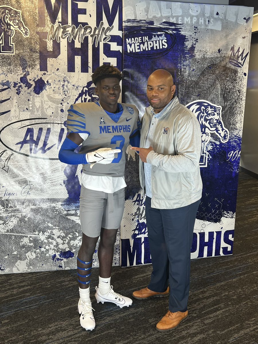 EthanWilder15's tweet photo. Had a great OV at @MemphisFB 💙🤍@CoachClark3 @RSilverfield @gus_smith22 @gordo_fb https://t.co/P0APTYGlwm