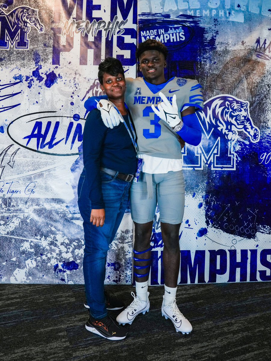 EthanWilder15's tweet photo. Had a great OV at @MemphisFB 💙🤍@CoachClark3 @RSilverfield @gus_smith22 @gordo_fb https://t.co/P0APTYGlwm