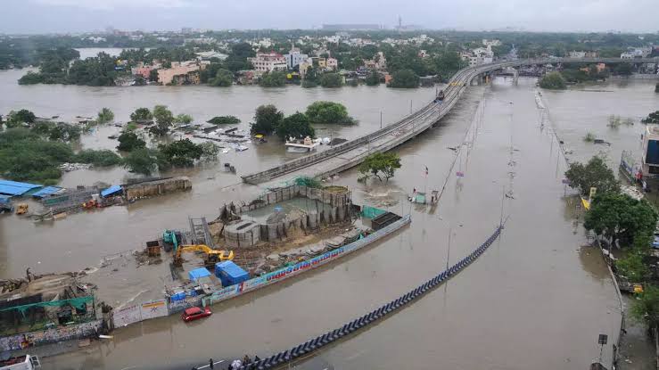 X_On_This_Day's tweet image. 2015 - Floods in Chennai and Tamil Nadu state, India start receding after a month of heavy rainfall, leaving more 260 dead and thousands stranded.

#OnThisDay #04Dec #Flood #ChennaiFloods #TamilThalaivas #Rainfall #Death