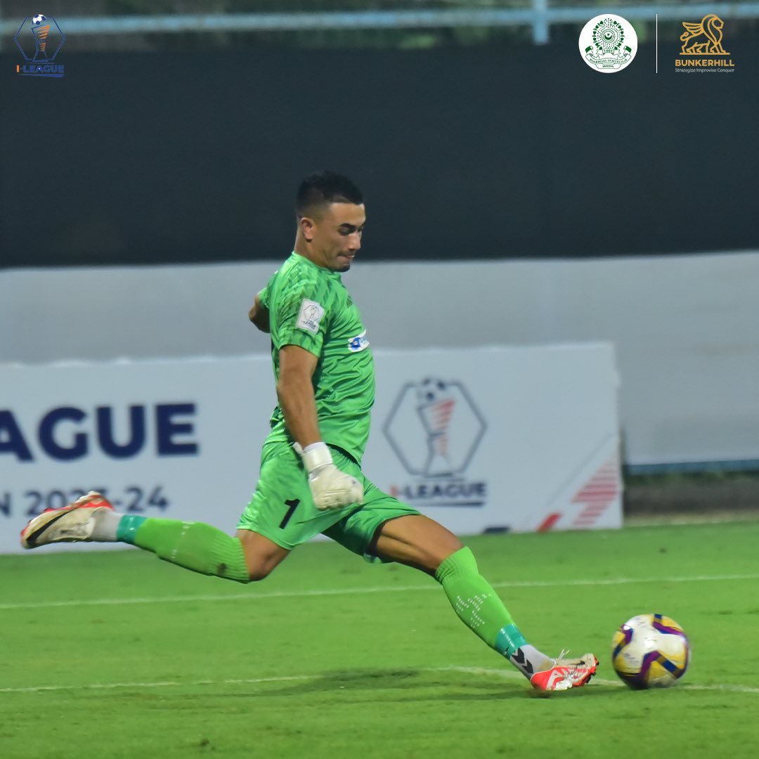 MohammedanSC's tweet photo. A night to remember, a victory to savor. Relive the drama and euphoria of last night's triumph! 🌙⚽🏆
#JaanJaanMohammedan 💪🏼#BlackAndWhiteBrigade 🤍🖤 #ILeague 🏆 #IndianFootball ⚽ #MDSPSDEC ⚔ https://t.co/KkaHFcBWqM