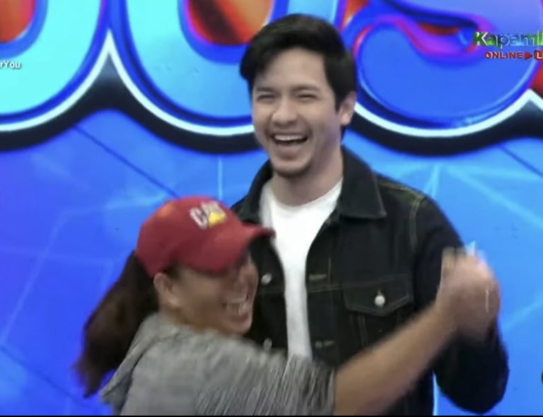 Yes25th1's tweet image. Ganito ka saya pagkasama mo si Alden Richards as in kung gaano ka saya ganun din sya hahahaha!!!! 
#ShowtimeEspeciallyForYou 
#FamilyOfTwo 
ALDENxShowtime FamOfTwo 
#ALDENRichards @aldenrichards02