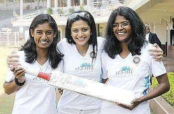 IWTKQuiz's tweet photo. Mandira Bedi, in her individual capacity, got sponsors for the Indian women's cricket team between 2003 and 2005.

@mandybedi was the brand ambassador for jewelry brand Asmi and waived her fee for ads, so that it could be put into women's cricket team. https://t.co/Wskyk7GQIe
