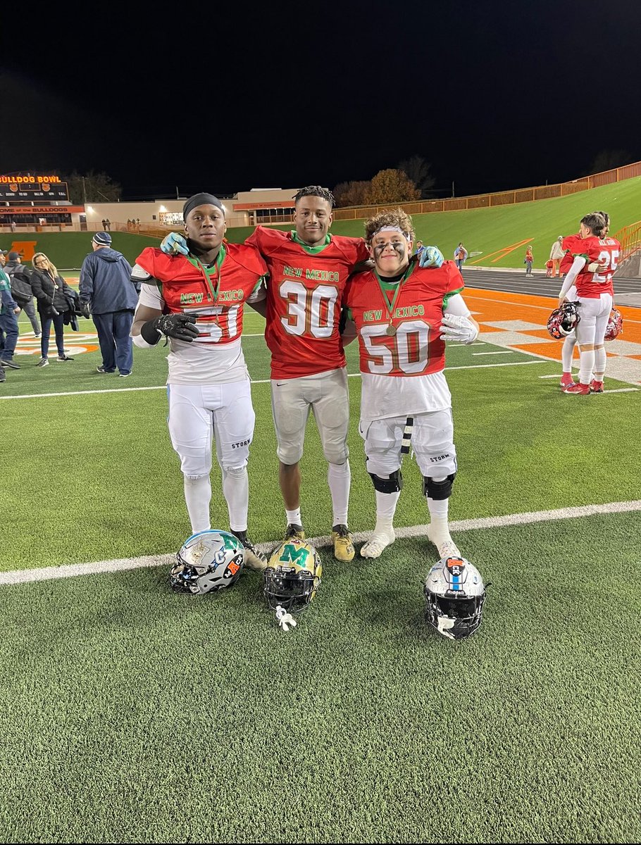 ben_linfoot's tweet photo. Had a blast in Artesia this weekend! Thank you @jeremy_maupin for the hospitality and love from all the coaches @artesiafootball ! @PrepRedzoneNM @Coach_RGarza @CoachD84 https://t.co/zsKSS8bxPg