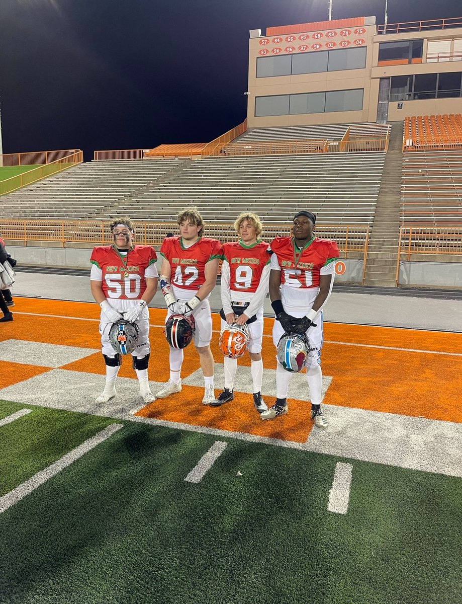 ben_linfoot's tweet photo. Had a blast in Artesia this weekend! Thank you @jeremy_maupin for the hospitality and love from all the coaches @artesiafootball ! @PrepRedzoneNM @Coach_RGarza @CoachD84 https://t.co/zsKSS8bxPg