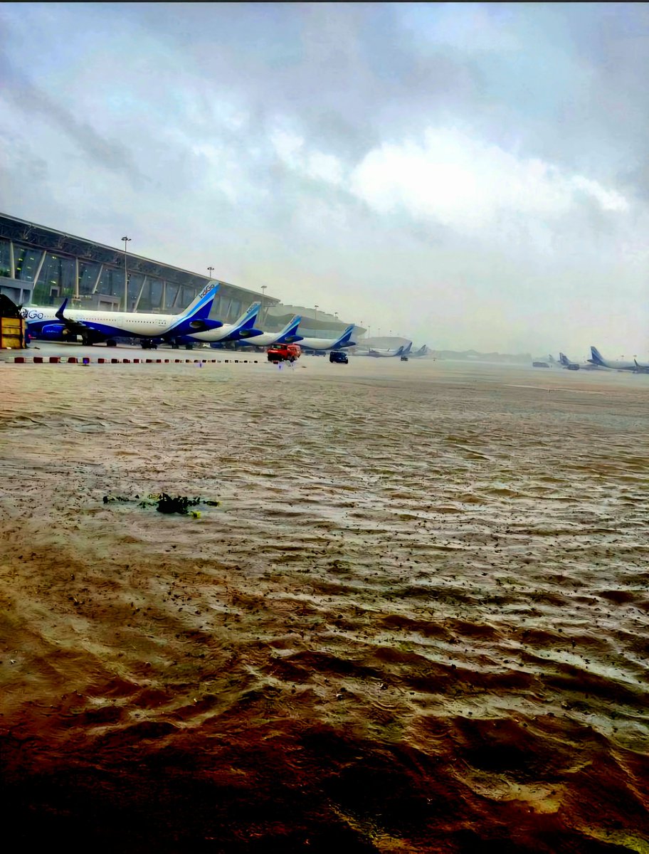 PYWeatherman's tweet photo. 4.12.23 11:00 AM Current Status of Chennai Airport @Siva_Bharani @chennaisweather @karthickpl
#ChennaiRains #PYWeatherman #TNRains #MichaungStorm #Michaungcyclone #Emmanuel #ChennaiRain #ChennaiAirport https://t.co/SopVurQSGr