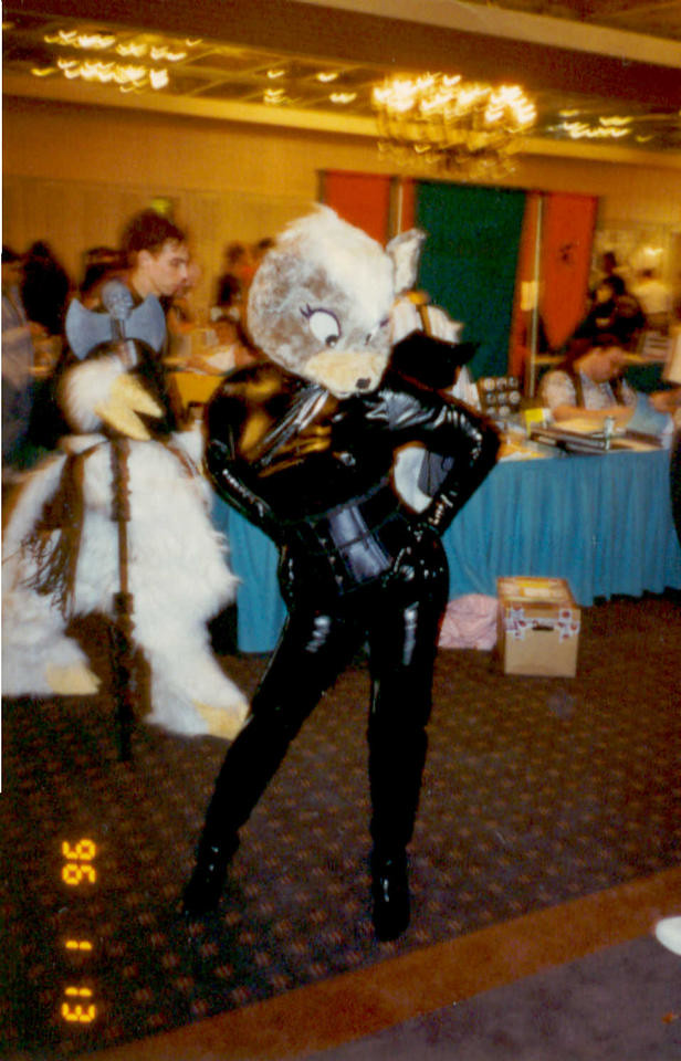 murrfdaysharty's tweet image. we should turn all fur cons back into this and im 1000% deadass