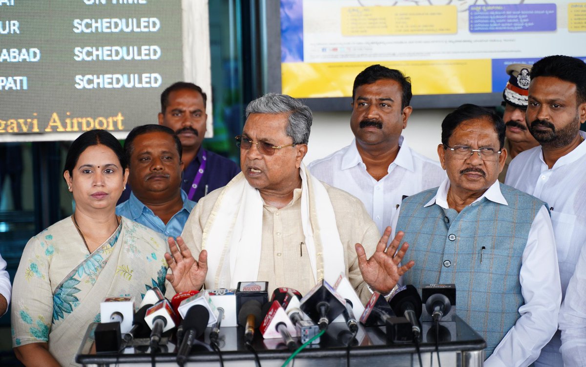 swaraj76's tweet image. @siddaramaiah keeps @DrParameshwara on his side.
#session2023 #belagavi