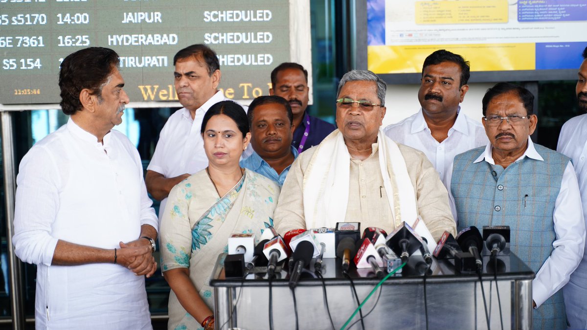 swaraj76's tweet image. @siddaramaiah keeps @DrParameshwara on his side.
#session2023 #belagavi