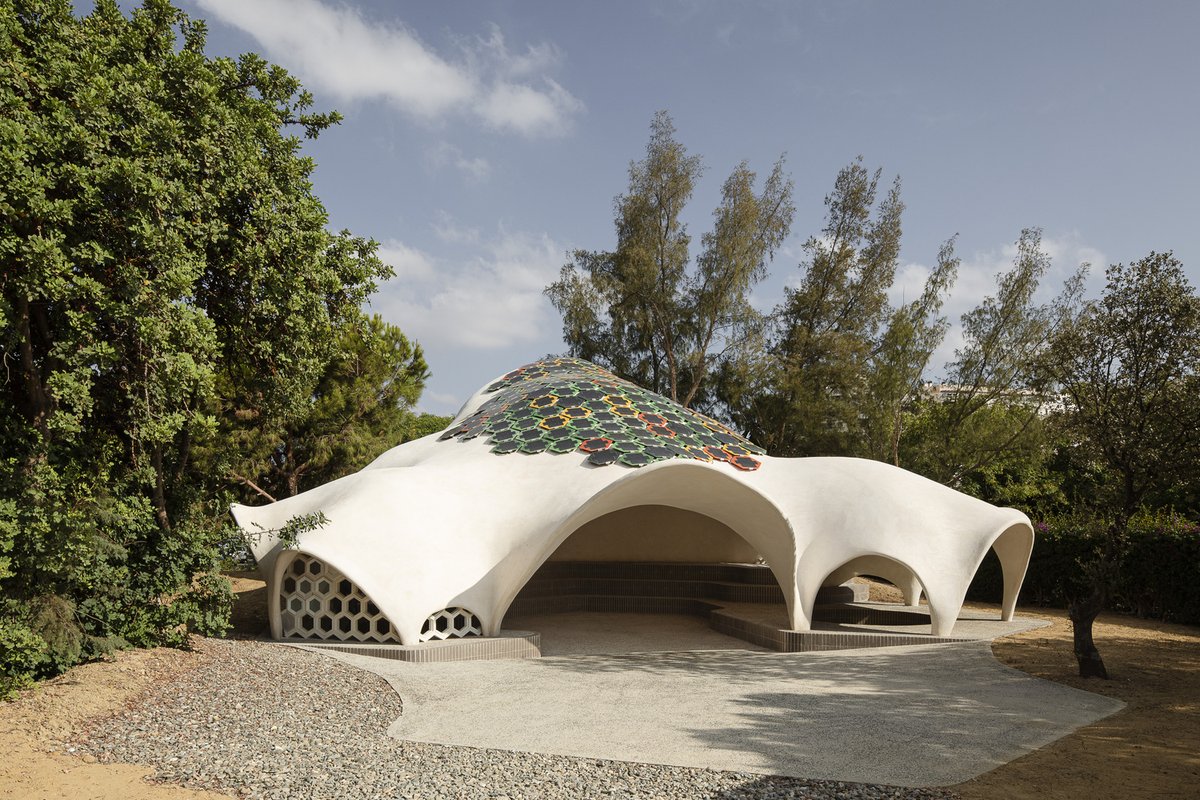 Pavilion E4, an initiative by the University of #Malaga, is a research project aiming to create a cutting-edge outdoor classroom that can be easily replicated, facilitating #outdoor teaching. ow.ly/iljr50QePgz