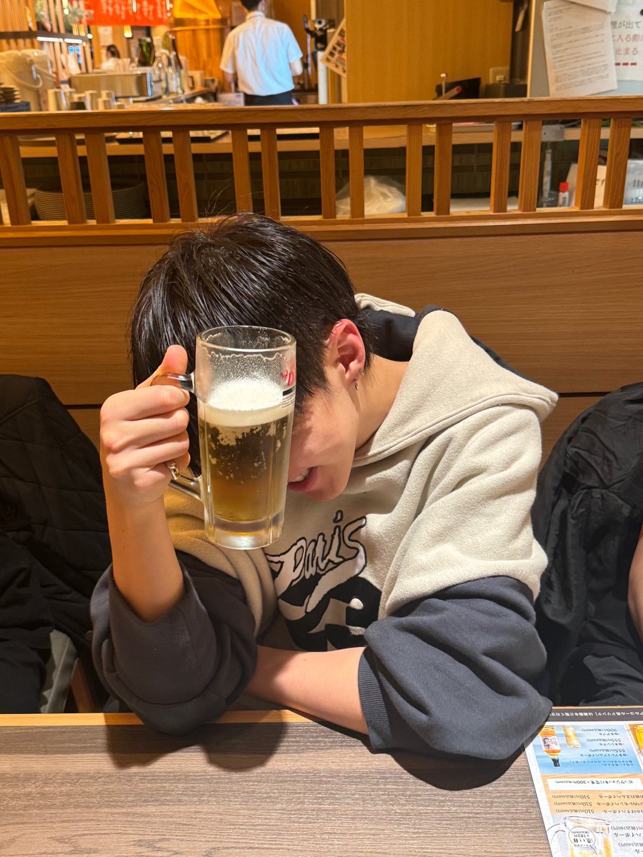 sounds_of_cheol's tweet photo. hoshi 🍺 https://t.co/FxTwgWAu3Y