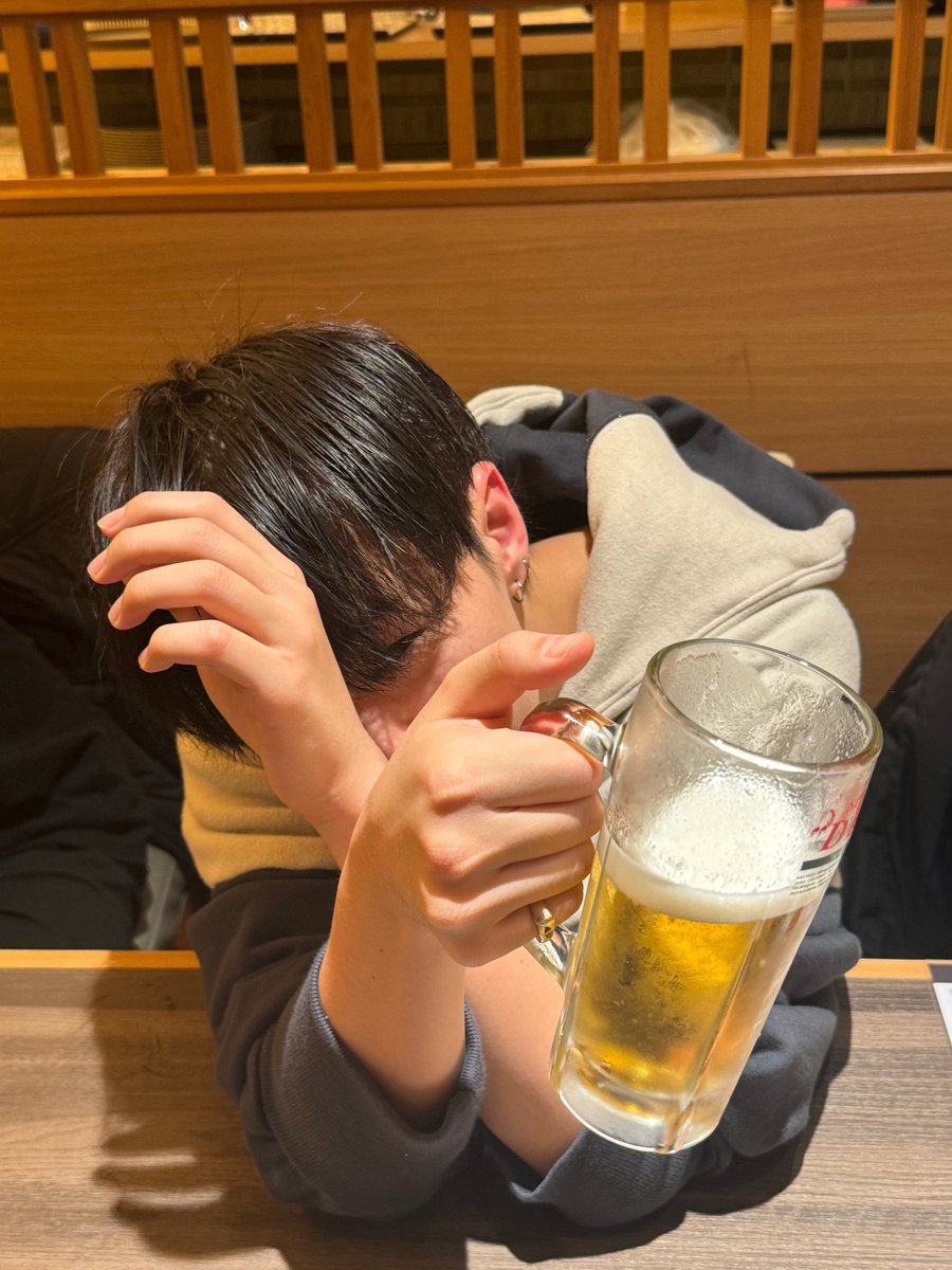sounds_of_cheol's tweet photo. hoshi 🍺 https://t.co/FxTwgWAu3Y