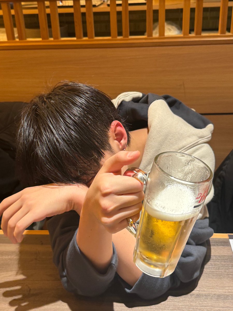 sounds_of_cheol's tweet photo. hoshi 🍺 https://t.co/FxTwgWAu3Y