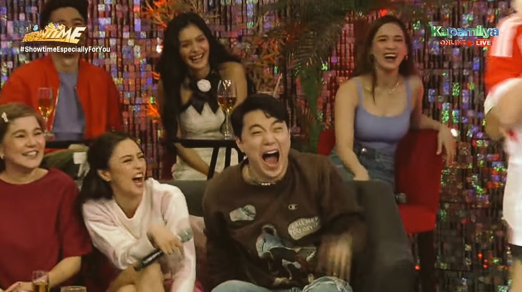 iLoveKIMMYYY_'s tweet image. Kimmy, tawang tawa! Hahaha
@prinsesachinita
#ShowtimeEspeciallyForYou