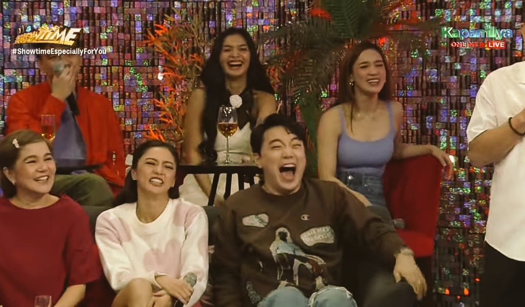 iLoveKIMMYYY_'s tweet image. Kimmy, tawang tawa! Hahaha
@prinsesachinita
#ShowtimeEspeciallyForYou