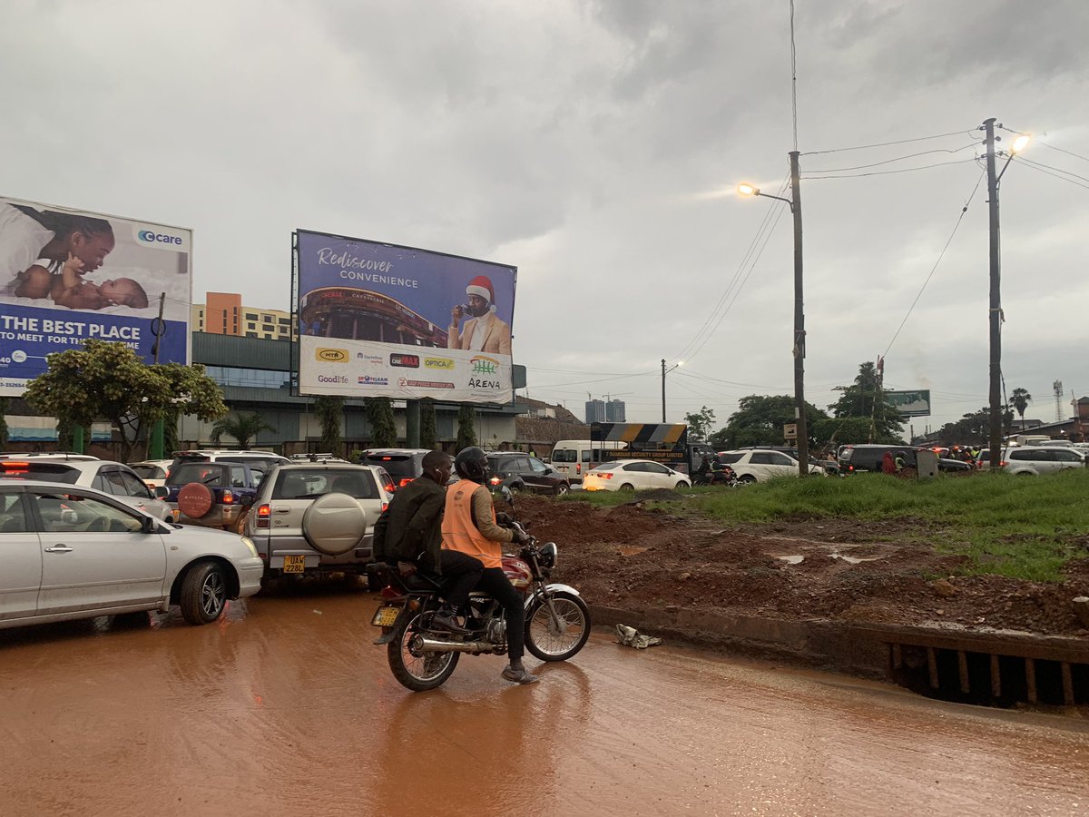 With this sort of mess already happening at Mukwano roundabout this morning one can only imagine what the rest of the day holds in regards to mad traffic so those with helicopters 🚁 you better get them rolling. #kampalatraffic #TrafficAlertKLA