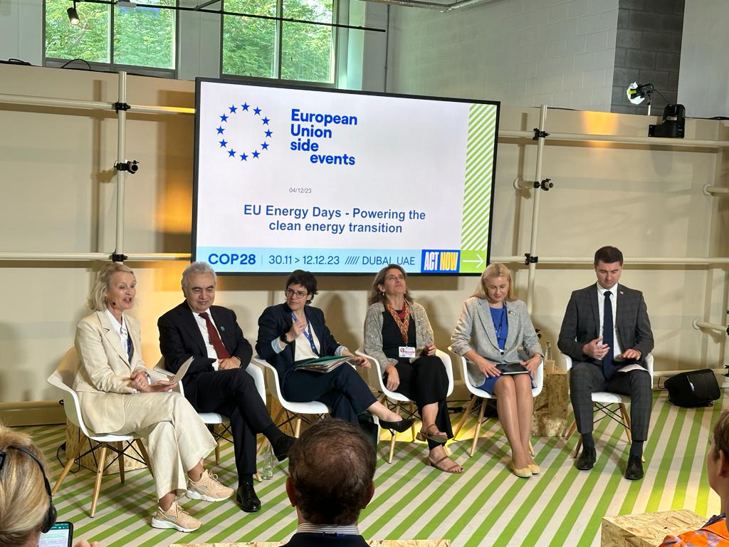 At the 🇪🇺 Pavilion this morning with <a href="/KadriSimson/">Kadri Simson</a> &amp; <a href="/Teresaribera/">Teresa Ribera</a> 🇪🇸 plus 🇩🇰🇭🇷 <a href="/IEA/">International Energy Agency</a> talking about the importance of the clean energy transition, the need for coal to go first &amp; do this all in 👏just 👏 sustainable 👏efficient way #COP28
