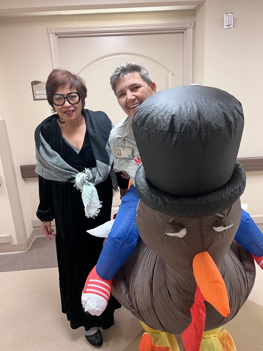 ArseniaFe99098's tweet image. A Turkey visited me in my office! Actually, their Ambulance Company #HEALTHQUEST Is one of my Sponsor on some of Big Events I have. From Food, To Gifts, to Rides.  Thanks CJ! Marketing Director of HEALTHQUEST.