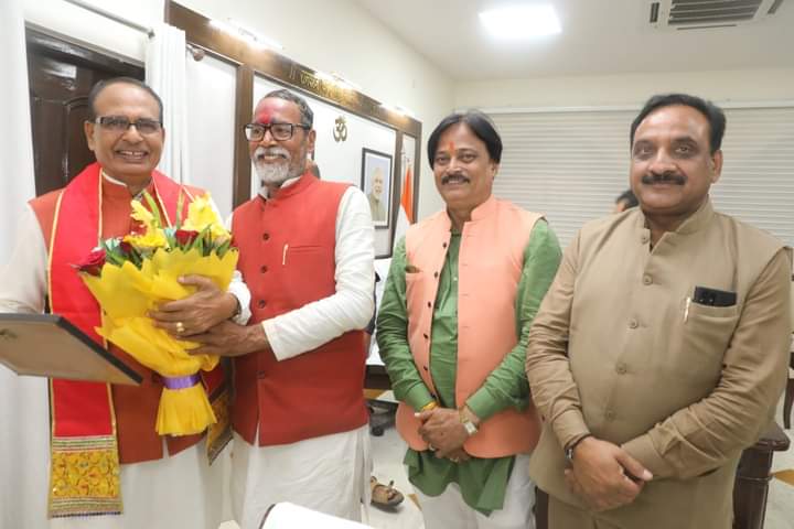 भारतीय जनता पार्टी की इस प्रचंड जीत की सभी देवतुल्य कार्यकर्ताओं, पार्टी नेतृव व जीत के सूत्रधार माननीय मुख्यमंत्री <a href="/ChouhanShivraj/">Shivraj Singh Chouhan</a> जी व आदरणीय भाईसाब <a href="/MukeshTandonBJP/">Mukesh Tandon (Modi Ka Parivar)</a>  को कोटि कोटि बधाई, व शुभकामनाएं #जयभाजपाविजयीभाजपा <a href="/BJP4MP/">BJP Madhya Pradesh</a> <a href="/PreetiRakesh_/">Preeti Rakesh Sharma</a> <a href="/RajeshJ44343971/">Rajesh Jatav bjp मैं हूं मोदी का परिवार</a>