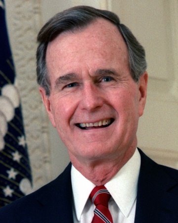 X_On_This_Day's tweet image. 1992 - US President George H. W. Bush orders 28,000 US troops to war-torn Somalia.

#OnThisDay #04Dec #US #Somalia #War #America