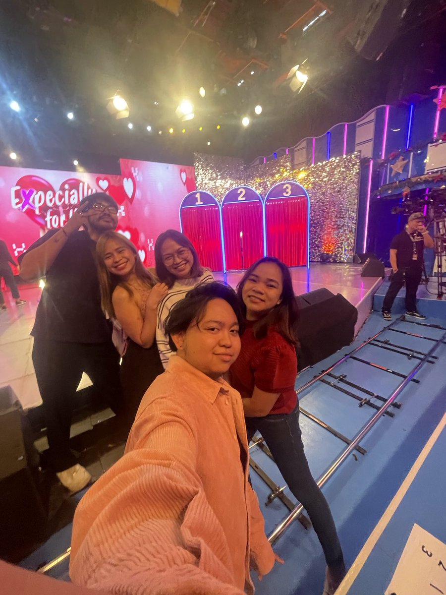 TaongGrasya__'s tweet image. Hugs and kisses, Madlang People! 😘💛💙 @itsShowtimeNa 

Salamat sa lahat ng comments &amp;amp; thank you for watching. 🤍

#ShowtimeEspeciallyForYou