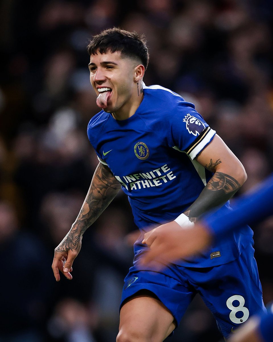 Enzo Fernandez's game by numbers vs. Brighton:

51 touches
6 duels won
5 final third entries 
4 accurate long balls 
3 shots on target 
3x possession won 
2 tackles 
2 goals 

The Magician from Argentina ✨🪄.

#EnzoFernandez #Chelsea #PremierLeague