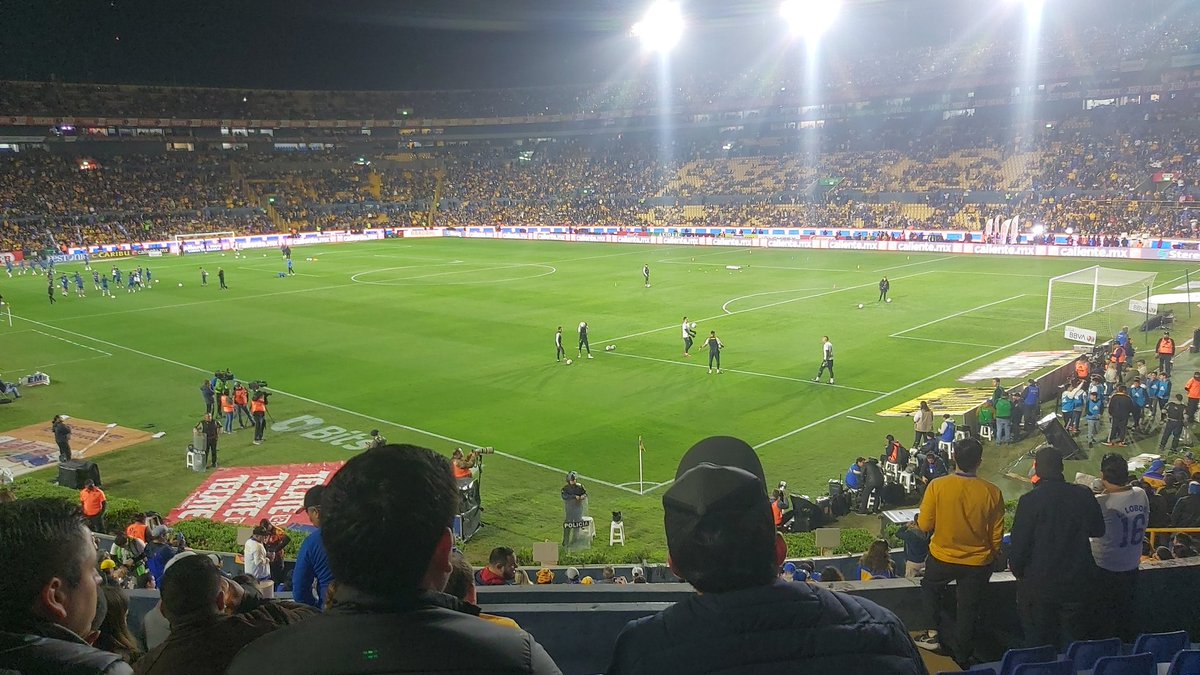 Vamos Puebla, apoyándolos desde el estadio #lafranjaquenosune @ClubPueblaMX