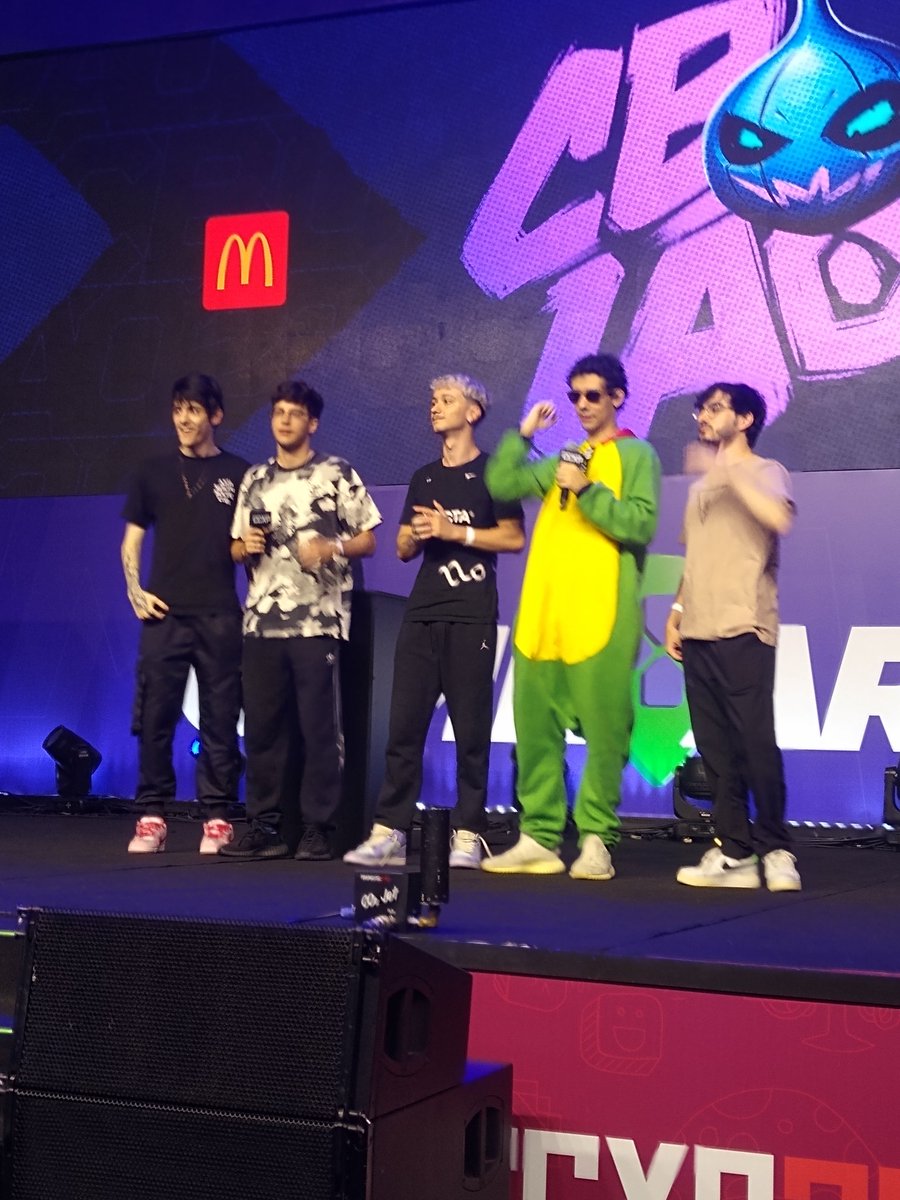 LuaLima27's tweet image. Último dia desse evento que vai ficar pra história! 🔥🔥🔥🔥
#cboalo 
#ilhadaslendas
#CCXP23