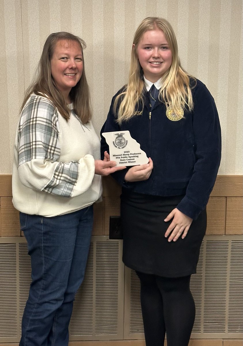 LohmannD32's tweet photo. FFA Public Speaking State Contest. So proud of her. Only a freshmen! Way to represent Perryville High School ⁦@LohmannD32⁩ https://t.co/v2XHLLsh5x