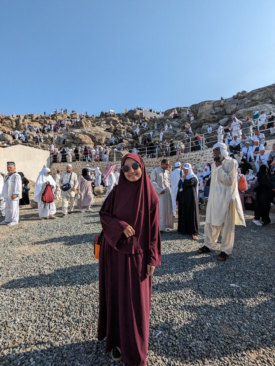 wanieysa's tweet photo. Semua baju &amp; tudung sepanjang umrah haritu memang bawa yang ironless je, senangggg! Rasa nak share semuaaa utk memudahkan semua bakal jemaah🫶

And yg ni antara yg paling fav! Senang handle and berat cantik terletak, x panas pon https://t.co/pLIjQ3iQ61