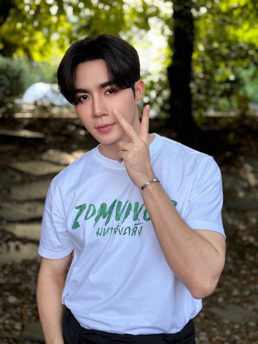 zomvivorseries's tweet photo. บวงสรวงซีรีส์ ZOMVIVOR มหาลัยคลั่ง🧟‍♂️

“ซี พฤกษ์”

ฝากติดตามและส่งกำลังใจให้กันด้วยนะคะ 🥰

THAI ZOMBIE
#บวงสรวงzomvivor https://t.co/0wbu6epkEM