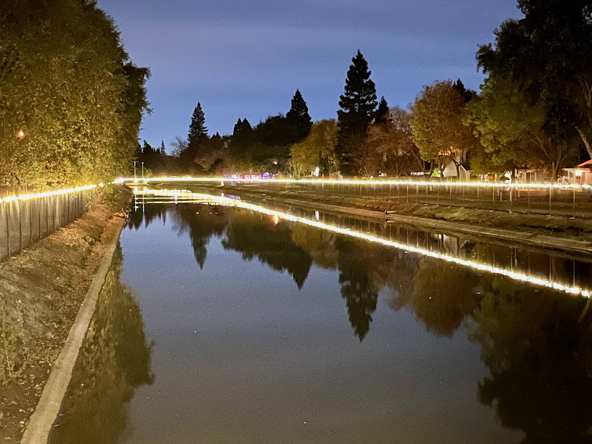 CannadyWill's tweet photo. Had a great weekend bringing out over 100 people to help put up the #PocketCanalHolidayLights. A pleasure to join @devinlavelle @RickJenningsD7 @twkayatta @ACATL Rosanna Herber for the offical lighting ceremony tonight. Ty @SacFirePIO for helping Santa to join us. #PocketPride https://t.co/B0kROnVPWy