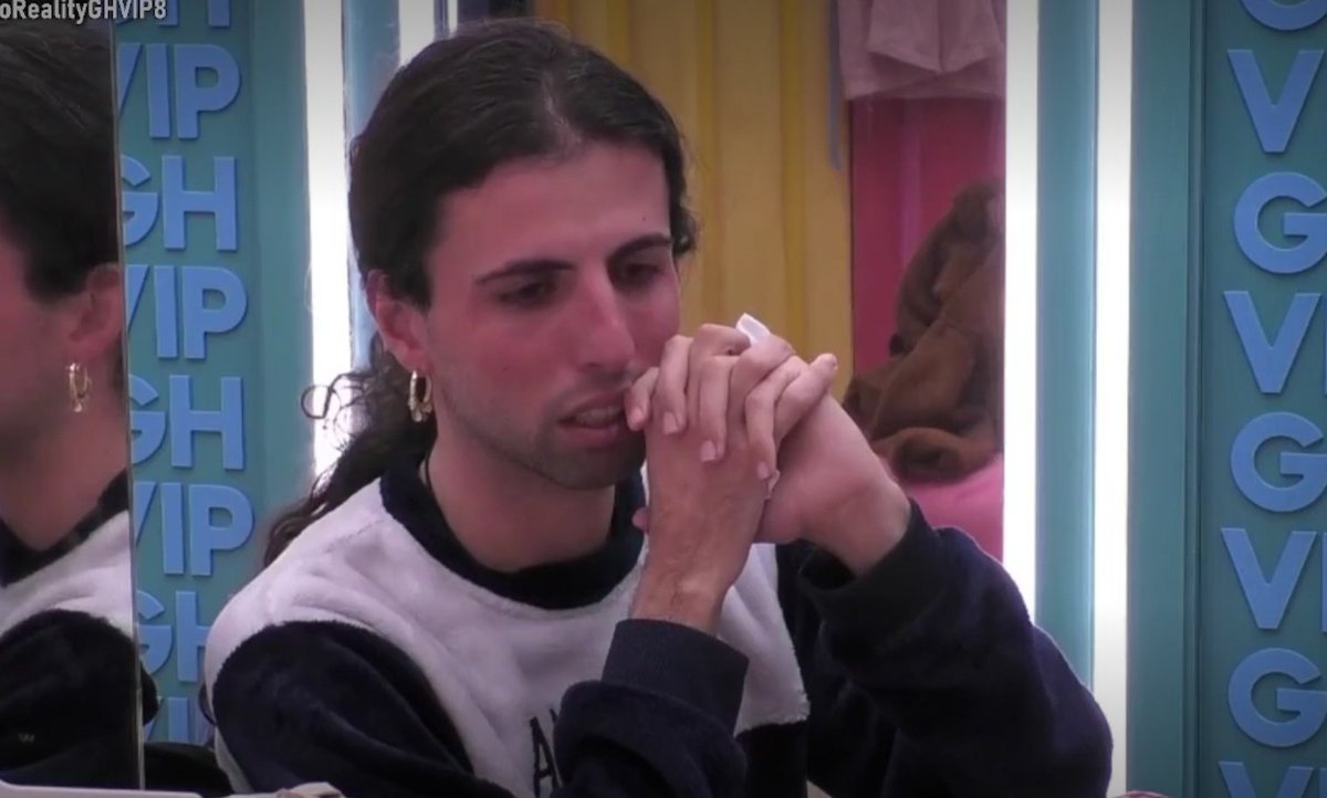 Tyshha's tweet image. #GHVIP3D #GHVIP4D 
Albert a Michael: me vas a tener siempre... pero te ha clavado 2 puntazos
Es que la escala de valores de la folclórica... 🙄