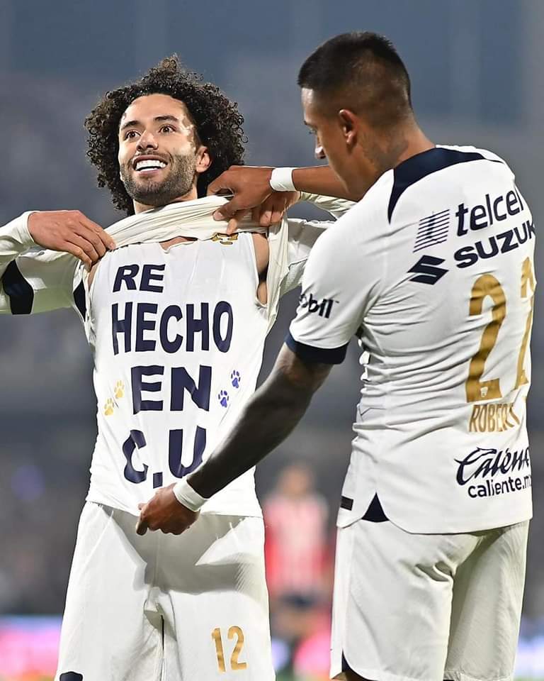 akaRazer's tweet photo. Hoy desayuné birria. ¿Coincidencia?
Tal vez.

¡Arriba los pinches Pumas del Chino Huerta, el comandante Dinenno y el Turco Mohamed! 🫡 https://t.co/ecV3dCpVFo