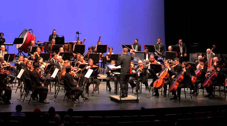 OkeyQueretaro's tweet photo. La Orquesta Filarmónica del Estado de Querétaro #OFEQ celebrará la Navidad con dos grandes presentaciones tituladas “Concierto Navideño 2023 Alrededor del Mundo”.
https://t.co/BDk8MkPJHb https://t.co/NKCvHnjxoP