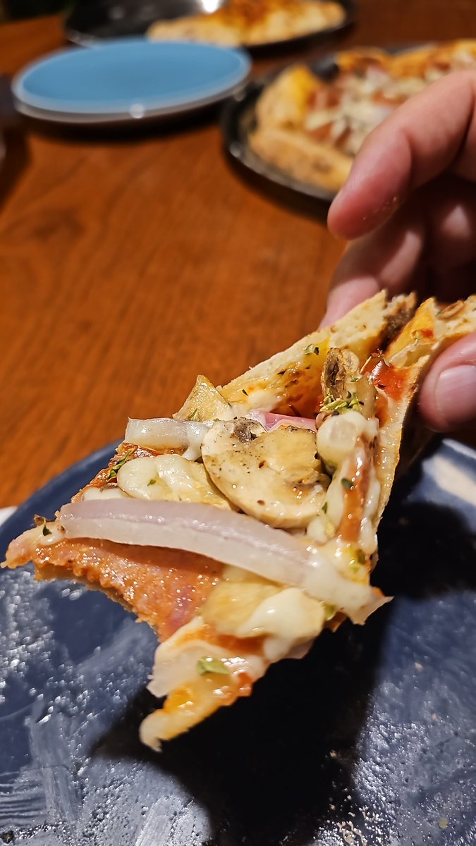 plagunap's tweet photo. @andrespucci @espaciozicatela Cabalmente a sugerencia tuya @andrespucci fuimos a cenar allí.. qué excelente pizza y calzone de @espaciozicatela , y el Ginger Beer una agradable sorpresa. Con seguridad volveremos. https://t.co/fvaKimYFZi