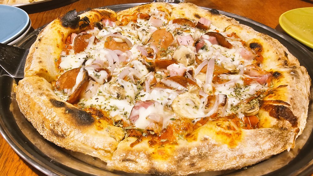 plagunap's tweet photo. @andrespucci @espaciozicatela Cabalmente a sugerencia tuya @andrespucci fuimos a cenar allí.. qué excelente pizza y calzone de @espaciozicatela , y el Ginger Beer una agradable sorpresa. Con seguridad volveremos. https://t.co/fvaKimYFZi